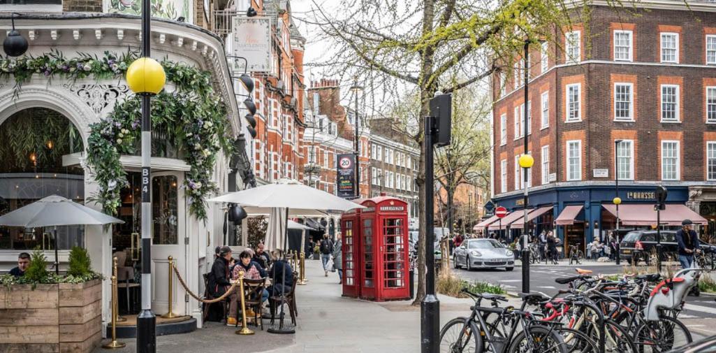 Old School Grandma London Experience ! Londres Exterior foto